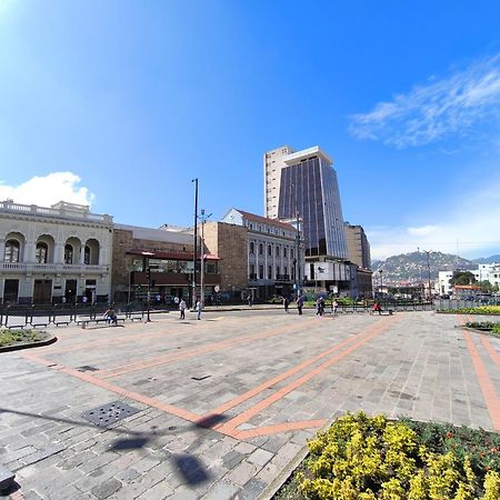 Casona 1914 Quito - Gothic Cathedral View Rooftop 외부 사진