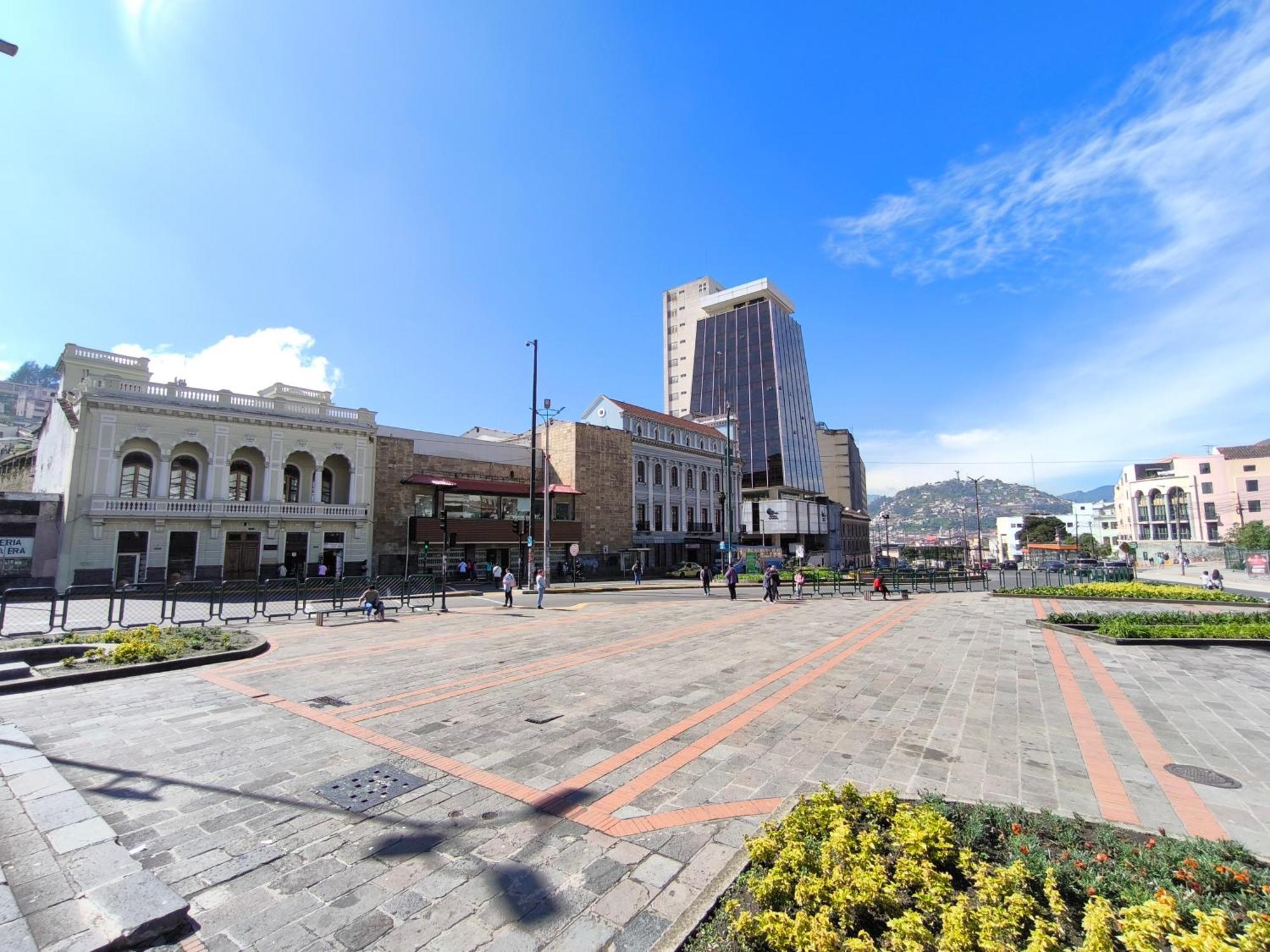 Casona 1914 Quito - Gothic Cathedral View Rooftop 외부 사진