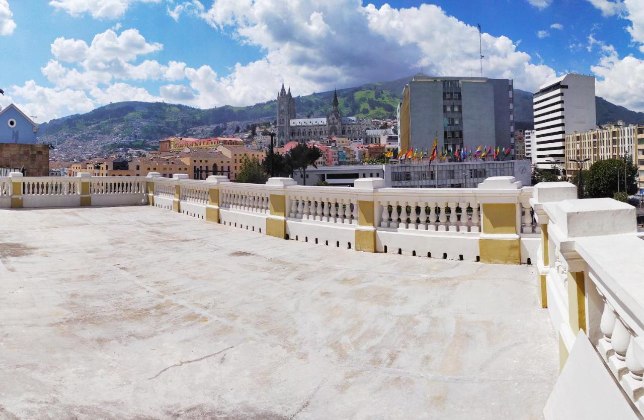 Casona 1914 Quito - Gothic Cathedral View Rooftop 외부 사진